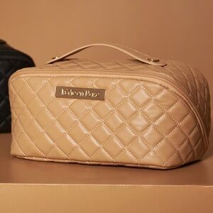 NWT | la vie en rose | Travel Cosmetic Bag